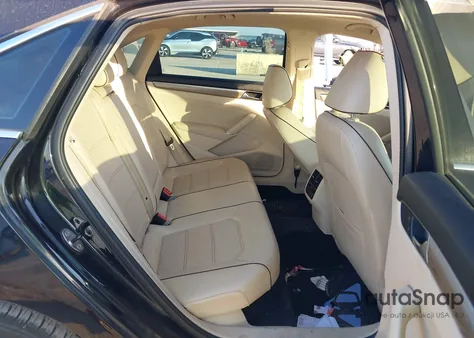 2017 Volkswagen Passat 1.8T Se z USA, uszkodzony, nr VIN 1VWGT7A3XHC008248